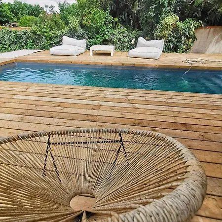 La De L'ecole ! Piscine, Jardin, Garage, Clim ! Villa