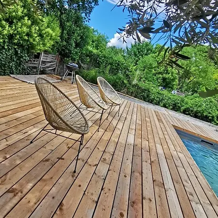 Villa La De L'ecole ! Piscine, Jardin, Garage, Clim ! *