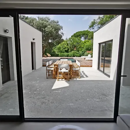 La De L'ecole ! Piscine, Jardin, Garage, Clim ! Villa
