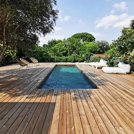 Villa La De L'ecole ! Piscine, Jardin, Garage, Clim ! *