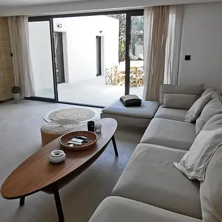 La De L'ecole ! Piscine, Jardin, Garage, Clim ! Villa *