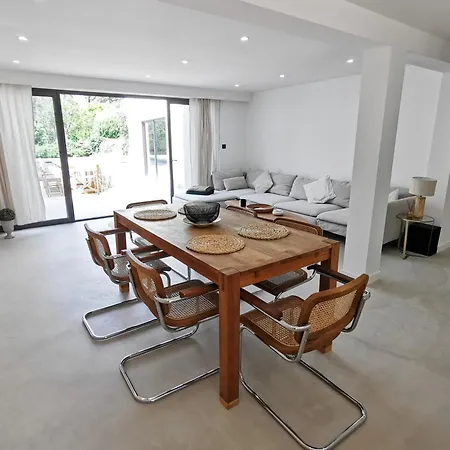 La De L'ecole ! Piscine, Jardin, Garage, Clim ! Villa