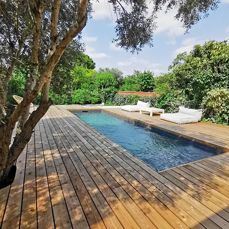 Villa La De L'ecole ! Piscine, Jardin, Garage, Clim !
